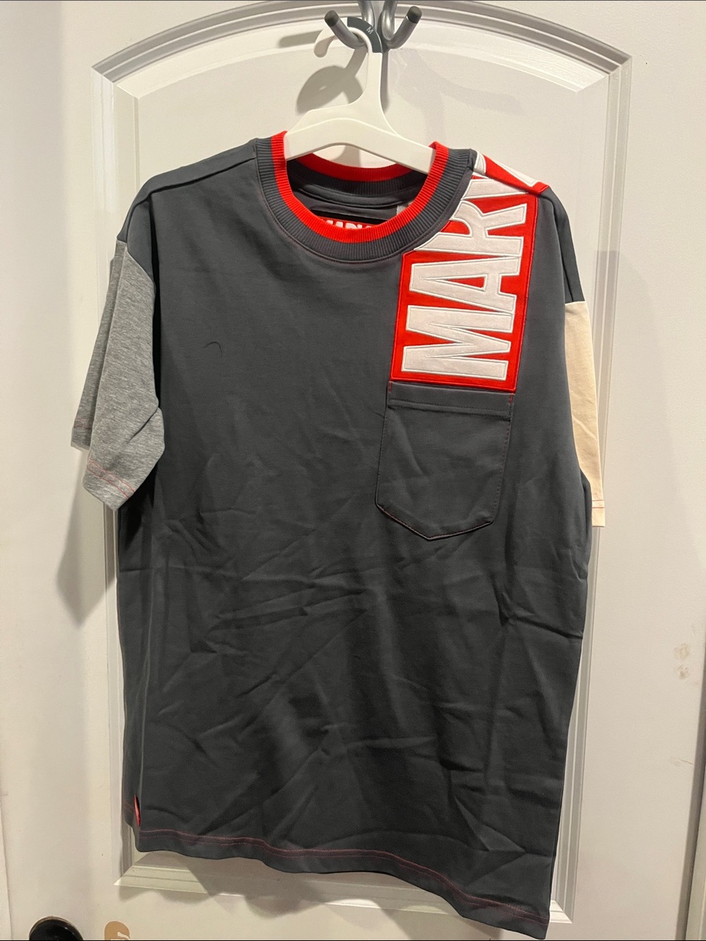 Marvel Men's Dark Gray Short-Sleeve Graphic Pocket Tee with Red Trim